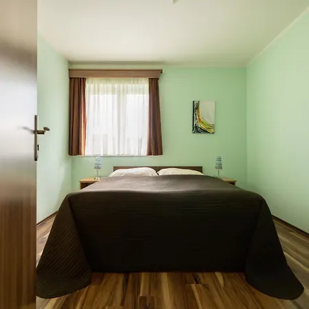 アパート Orava - *